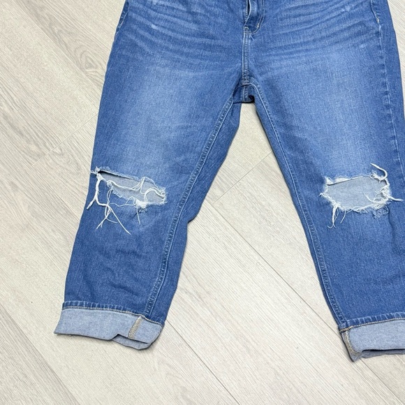 Old Navy Boyfriend Mid-Rise Cropped Women's Jeans - Picture 2 of 9